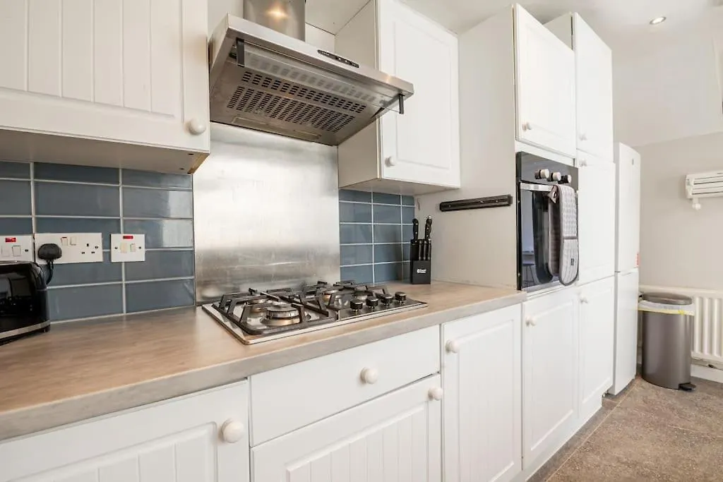 Home For Your Belfast Escape! 0*,